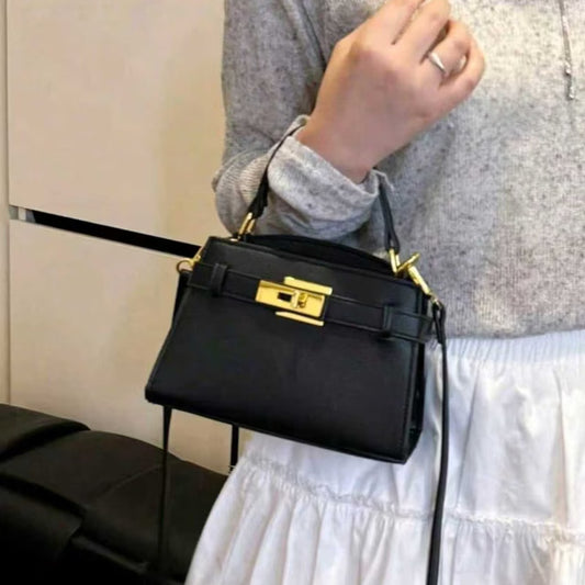 Bolsa Tote Feminina Estruturada com Ferragens Douradas