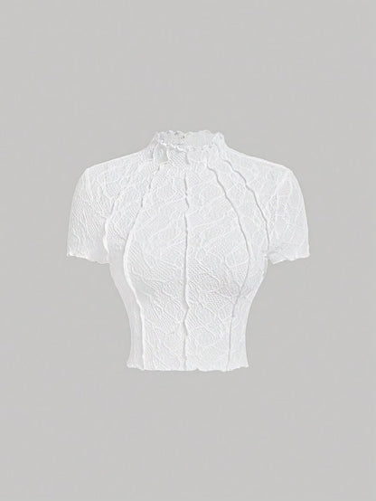 T-Shirt Feminina em Tule Floral com Renda Romântica